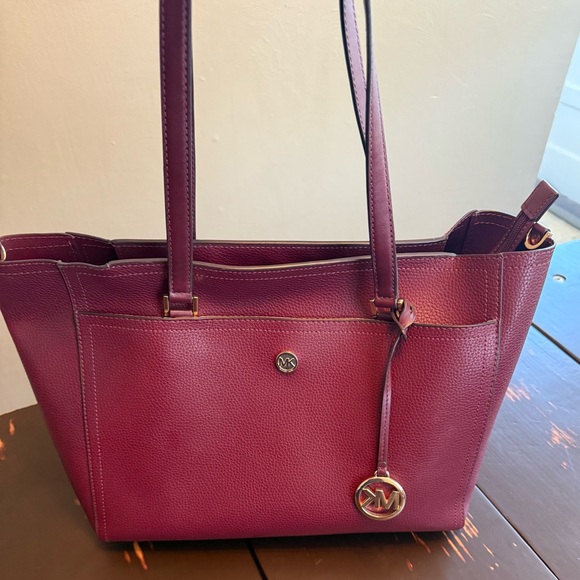 Michael Kors Maisie Large 3-in-1 Tote - Picture 9 of 16